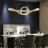 Lustre moderne en cristal entrelacé, luminaire suspendu LED à cadre doré, lampe de plafond suspendue irrégulière à intensité variable pour salon