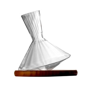 Décanteur à <span class=keywords><strong>vin</strong></span> rotatif <span class=keywords><strong>de</strong></span> 1560 ml, <span class=keywords><strong>a</strong></span>érateur <span class=keywords><strong>en</strong></span> <span class=keywords><strong>verre</strong></span> <span class=keywords><strong>de</strong></span> 225 mm <span class=keywords><strong>de</strong></span> hauteur pour hôtels et cadeaux (vente <span class=keywords><strong>en</strong></span> gros) - Product Image 1