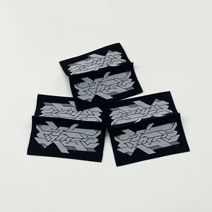 Étiquettes de vêtements en tissu tissé à faible quantité minimale de commande Étiquette principale brodée à pli central avec fonction lavable pour personnaliser les vêtements - Product Image 6