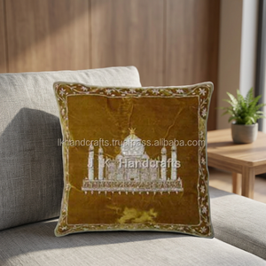 Housses de coussin en velours design de forme carrée élégante avec broderie de travail manuel Zardosi accessoires décoratifs pour hôtels et maisons - Product Image 4