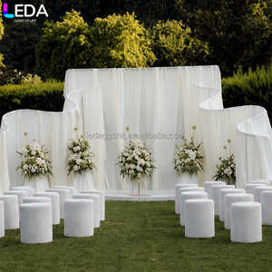 ฉากหลังงานแต่งงานกลางแจ้ง LEDA รุ่นโมเดิร์น สำหรับตกแต่งงานปาร์ตี้ ผ้าพื้นหลังสีขาวรูปทรงสี่เหลี่ยมแบบโค้งงอ พร้อมชุดฉากหลังโลหะ - Product Image 2