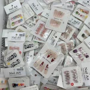 <span class=keywords><strong>Hermosas</strong></span> <span class=keywords><strong>uñas</strong></span> surtidas hechas a mano Estudio a granel-Producido más de 3000 diseños Patrón de puntas largas Prensa hecha a mano aleatoria en las <span class=keywords><strong>uñas</strong></span> - Product Image 2