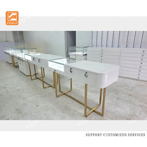 เคาน์เตอร์กระจกไฟ LED หรูหราแบบกำหนดเองสำหรับร้านเครื่องประดับร้านค้าปลีกหรือห้างสรรพสินค้าที่ออกแบบโดย Low <span class=keywords><strong>Studio</strong></span> - Product Image 5