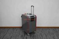 Unité de nettoyage laser portable pour valises, conception à fibre pulsée 200W, outil manuel pour le traitement de la rouille et le décapage de revêtements métalliques