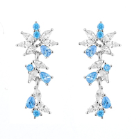 Boucles d'oreilles délicates en argent 925 bleu clair, motif forêt profonde, avec une touche luxueuse et sophistiquée