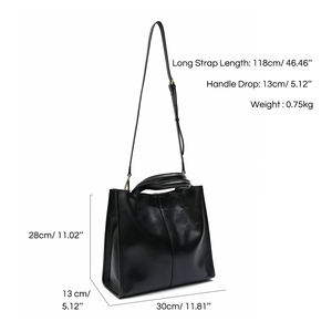 Sacs fourre-tout pour femmes personnalisés, respirants, avec fermeture à glissière et chaînes - Cuir véritable de haute qualité - Product Image 6