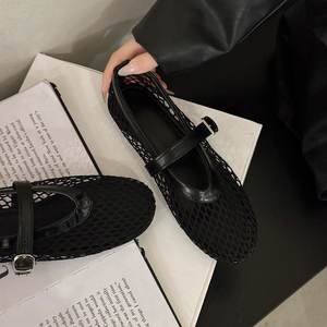 Tendencias de moda de verano: sandalias de mujer con punta abierta, versátiles, con diseño de tiras y una falda resistente. - Product Image 2