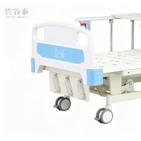 Lit d'hôpital manuel à 3 manivelles avec réglage du dossier, des genouillères et de la hauteur, barrières latérales pliables et poteau porte-perfusion – Vente en gros