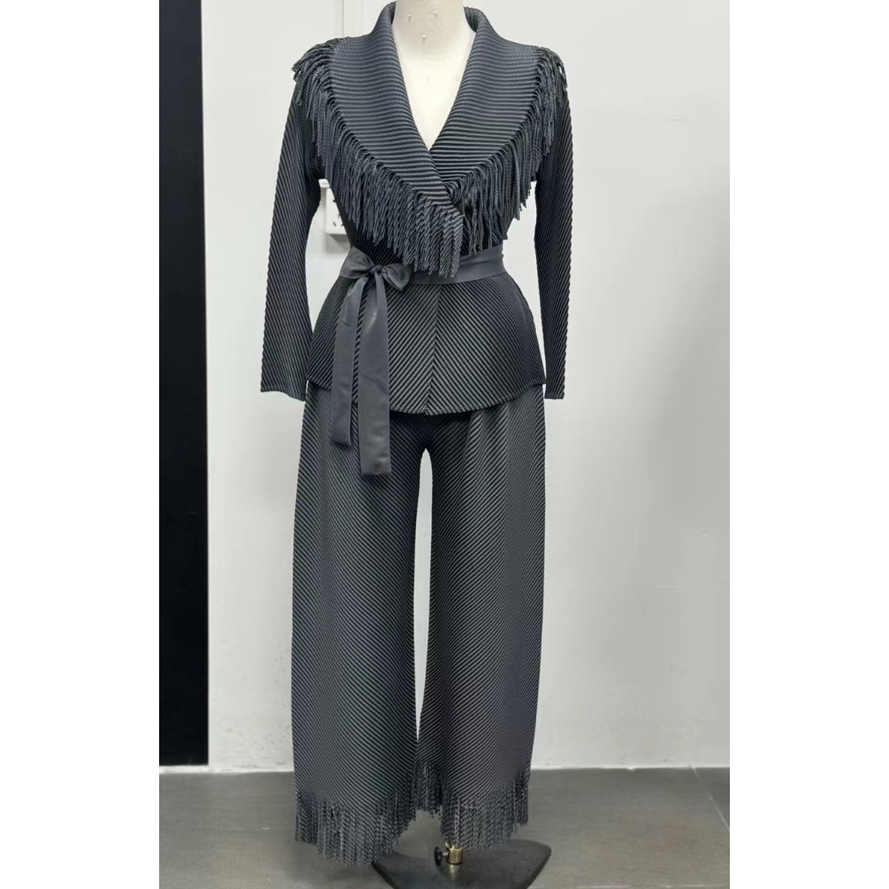 สีเทาเข้ม