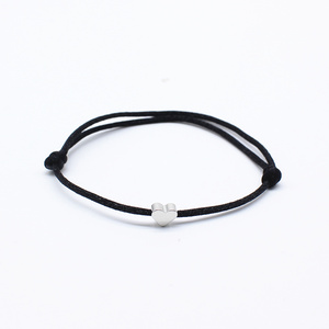 Braccialetto alla Moda Nero e Rosso Minimalista Regolabile con Corda Portafortuna con Cuore e Stella per Donne e Innamorati Gioielli con Perline - Product Image 4