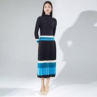 Ensemble 2 pièces Miyake 2026 : Haut color block style européen et jupe plissée élégante – Look amincissant et tendance
