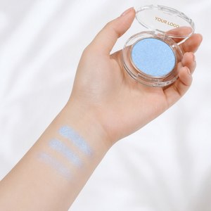 อายแชโดว์สีฟ้าประกายชิมเมอร์แบบตลับเดี่ยว บรรจุในกล่องอะคริลิคใส สีพาสเทลโทนเย็น รับผลิตแบบ OEM พร้อมโลโก้สั่งทำ - Product Image 4