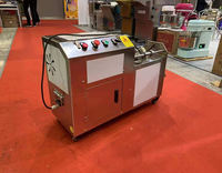 Industriële roestvrijstalen gemotoriseerde machine voor het snijden van aardappelchips, friet, groenten, fruit en snacks.