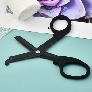 Ciseaux courbes en acier inoxydable noir de 14,5 cm à 15 cm pour pansements et gaze, portables, pour usage extérieur et domestique, vente en gros. - Product Image 3