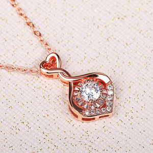 Collana Minimalista con Ciondolo a Cuore per Donne, Catena con Charm d'Amore, Gioiello alla Moda per Uso Quotidiano, Regalo - Product Image 4