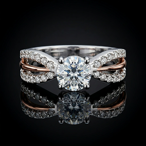Anillo de Compromiso de Diamantes de Corte Brillante Redondo en Oro Blanco para Mujer con Piedras Laterales de Color E - Product Image 1