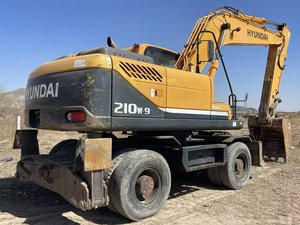Excavadora de Ruedas Hyundai 210W-9T de Segunda Mano en Venta, con Pocas Horas de Trabajo, Motor Cummins Eficiente, con Informe - Product Image 4