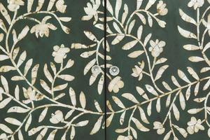 Mueble de Cajones con Incrustaciones de Hueso de Diseño Único, Gabinete Decorativo Hecho a Mano para Espacios Residenciales y Comerciales a un Precio Competitivo - Product Image 6