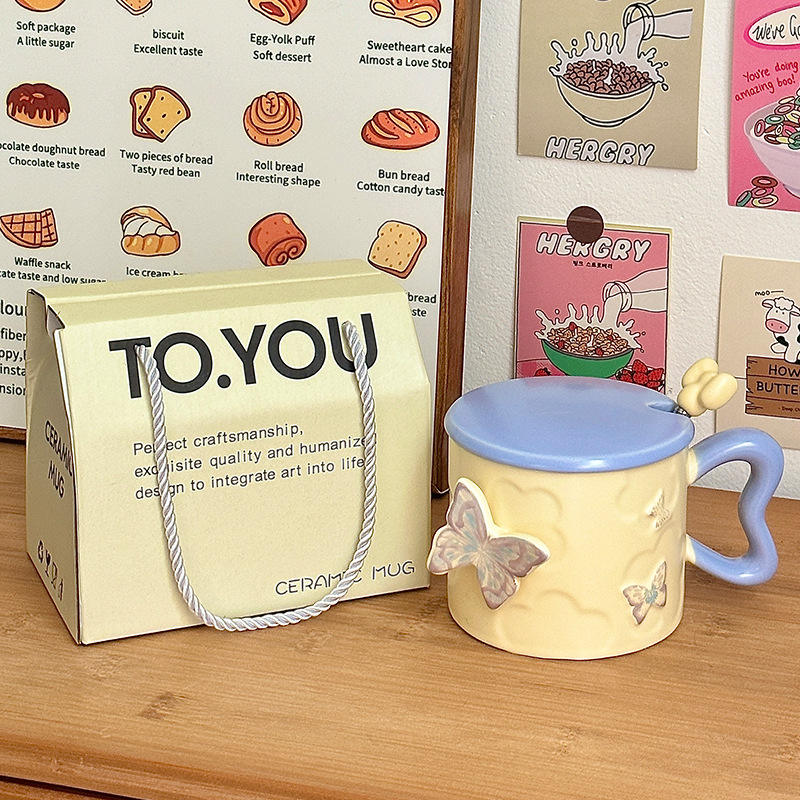 [กล่องของขวัญ] แก้วมัคปั๊มนูนลายผีเสื้อ - สีฟ้า