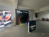 Stand d'exposition modulaire avec éclairage LED, comptoir et structure en aluminium pour salon professionnel