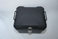 Boîtes arrière de moto personnalisées 45L en PP rigide, étui de rangement pour outils, loquet métallique, design accentué sur le côté, étanche et durable
