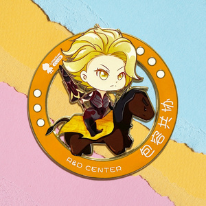 Adorabile Distintivo in Metallo Anime <span class=keywords><strong>Chibi</strong></span> Cavaliere a Cavallo con Illustrazione di Personaggio Fantasy per Collezionisti - Product Image 1