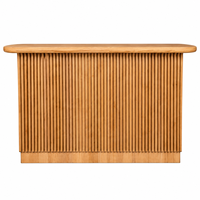 Le comptoir de bar Sevina allie un design élégant et moderne à une construction robuste, ce qui en fait un choix élégant et parfait.