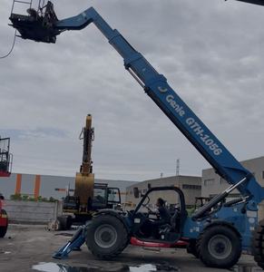 Matériel de construction d'occasion, best-seller : chargeur télescopique 4x4 de 4 tonnes, modèle original Genie GTH1056, avec flèche télescopique de 17 m. - Product Image 1
