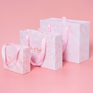 ถุงของขวัญเครื่องสำอางพิมพ์โลโก้กระดาษลูกฟูกวัสดุ OEM ปรับแต่งได้สำหรับบรรจุภัณฑ์คริสต์มาส - Product Image 4