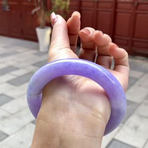 Bracciale in <span class=keywords><strong>Giada</strong></span> Naturale del Myanmar, Smeraldo Viola Brillante, Forma Rotonda, Stile Concubina Imperiale, Misura 55.5-12 - Product Image 1