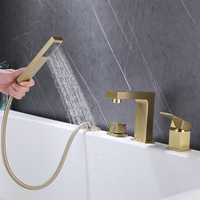 Hôtel de luxe Design en laiton massif 4 trous Robinets d'eau de bain Finition or brossé Robinet de bassin de baignoire cascade