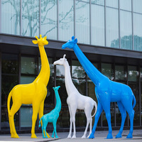X001 Sculpture de jardin urbaine en forme d'animal personnalisée, motif girafe abstrait, pour décoration artistique publique d'entrée de bâtiment commercial
