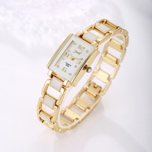 Nuevo Reloj de Pulsera para Mujer Estilo Coreano con Esfera Cuadrada de Diamantes, Reloj de Cuarzo en Stock al por Mayor - Product Image 3