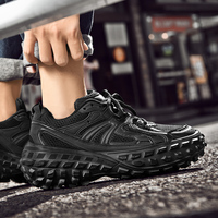 Vente en gros de baskets de luxe nouveau design, antidérapantes, à motif de pneu, mode homme, baskets de sport pour papa, respirantes, semelle intermédiaire en EVA, caoutchouc