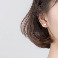 Anting-anting tusuk bunga daisy lucu dari perak sterling 925 untuk hadiah perhiasan pelajar
