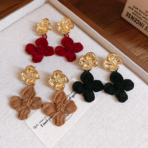 ต่างหูแฟชั่นวินเทจแบบฝรั่งเศสสำหรับผู้หญิงต่างหูจี้เงินฟล็อกกิ้งจี้ดอกไม้เครื่องประดับสำหรับฤดูหนาว - Product Image 1