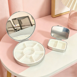 Mini boîte à bijoux champignon, petite boîte à pilules, étui à bagues et bibelots, kit portable, conteneur à pilules compartimenté - Product Image 1