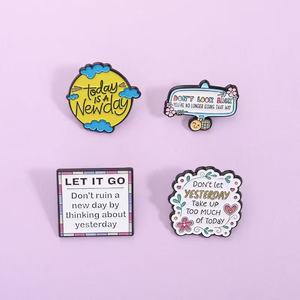 Spilla in Lega di Zinco 'Today Is a Newday', Non Lasciare che i Giorni Passati Prendano Tropppo Spazio, Distintivo per Borsa e Bavero, Regalo di Gioielleria per Amici - Product Image 1