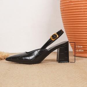 Xuanhui estate nuova moda taglie forti nero all'ingrosso sandali a punta Slingback con tacco alto pump <span class=keywords><strong>scarpe</strong></span> da donna - Product Image 4