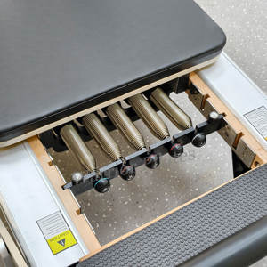 Torre Reformer de Pilates V2M Plus con Medio Trapecio de Retracción Automática de Cuerda en Aleación de Aluminio - Product Image 4