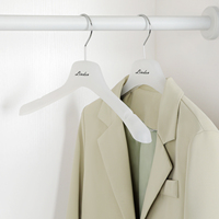 Cintre en plastique et métal translucide moderne de haute qualité avec logo personnalisé, design à épaules larges, antidérapant, rotatif, multifonctionnel pour vêtements