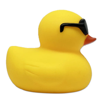 Jouets promotionnels : Mini canards en caoutchouc PVC jaunes qui couinent pour la baignoire, avec lunettes de soleil, en gros