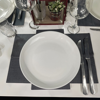 Logo personnalisé restaurants couverts vaisselle blanche 12.2 pouces porcelaine assiette ronde
