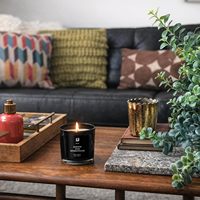 Vela Aromática de Lujo Hecha a Mano en Frasco de Vidrio con Cera de Soya, Aroma a Jazmín, Oud y Madera de Sándalo, Natural, Altamente Perfumada, de Larga Duración, Diseño Moderno, 9 Oz