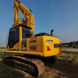 Excavatrice Komatsu PC200 d'occasion, 130 CV, godet de 0,8 m³, pelle hydraulique sur chenilles de 20 tonnes pour la construction - Product Image 1