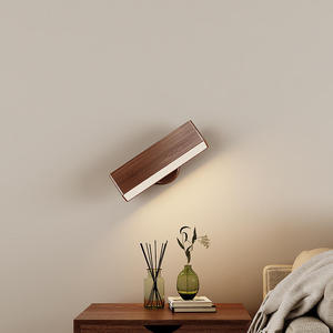 Veilleuse LED à commande tactile, base en bois, blanc chaud 2700K, alimentée par piles, IRC 90, durée de vie 25000 heures, intensité réglable, forme tulipe, pour chambre à coucher - Product Image 3