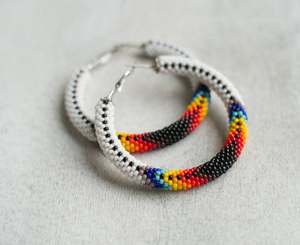 Pendientes de cuentas hechos a mano con gran belleza - Product Image 1