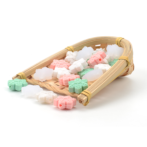 Commercio all'ingrosso <span class=keywords><strong>di</strong></span> vendita calda popolare Halloween Soft BPA Free per uso alimentare Silicone <span class=keywords><strong>fiocco</strong></span> <span class=keywords><strong>di</strong></span> <span class=keywords><strong>neve</strong></span> perline per la dentizione del bambino penne braccialetti - Product Image 4
