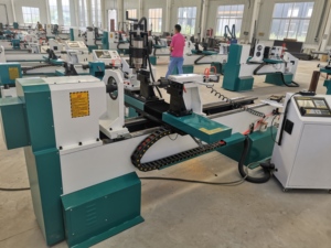 1530 <span class=keywords><strong>CNC</strong></span> tự động Máy tiện gỗ cho sofa bàn ghế chân cho khắc và phay - Product Image 5