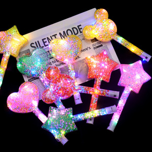 Bâtons lumineux LED scintillants en forme de flocon de neige, cœur, étoile et Mickey Mouse pour concerts, bars et activités pour enfants - Product Image 1